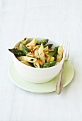 Green asparagus and pasta salad