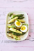 Asparagus salad with egg