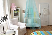 Bedroom with a cot in a summerhouse