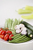 Plate of vegetables (tomatoes, green beans, courgettes, garlic)