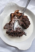 Baked chocolate pudding with cream