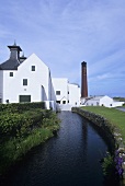 Die Distillery Lagavulin, eine Whisky-Brennerei in Islay, Schottland