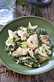 Chicken ragout with spinach and green peppercorns