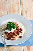Red kidney beans with spinach and yoghurt