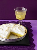 Lime pie and lemon and ginger drink