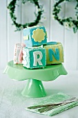 Building brick cakes with letters