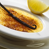 Crème brûlée with caramel crust and vanilla pod