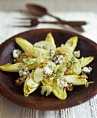 Chicory salad with Roquefort, apples and nuts