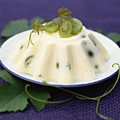 Vanilla pudding with grapes