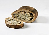 Muikkukukko (gefülltes Brot mit Räucherfisch, Finnland)