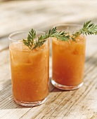 Carrot juice with ice