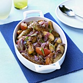 Sausages with apple and red onion