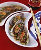 Green mussels with Thai basil