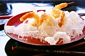 Deep-fried shrimps with rice noodle crust