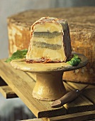 Artischocken-Käse-Terrine mit Speckmantel