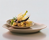 Nudelsalat mit gebratenen Sardinen