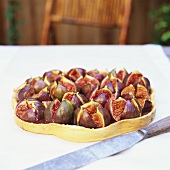 Fig tart in the open air