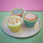 Cupcakes mit Zuckerguss in Pastellfarben