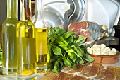 Olivenöl, Spinat, Schinken und Knoblauch