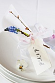 Name tags with Easter decoration