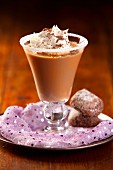 Chocolate pudding with cream and biscuits