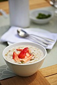 Porridge with strawberries and pistachios