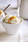 Yogurt ice cream with honey sauce