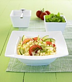 Couscous-Salat mit Gurke, Tomate und Minze