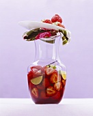 Eingelegte Erdbeeren in Rum mit Vanille und Limetten