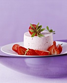 A strawberry mascarpone cake with fresh strawberries