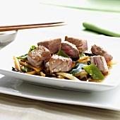 Stir-fried tuna and vegetables with sesame seeds