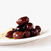Black olives in olive oil