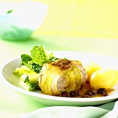 Leek-wrapped veal roulade with raisin sauce