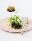 Grüner Spargel mit Vinaigrette und Parmesan