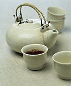 Teapot with tea bowls