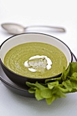 Cold pea soup with mint