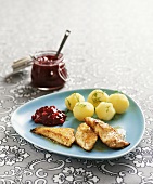 Fried plaice with potatoes and cranberries