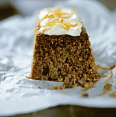 Carrot cake with yoghurt