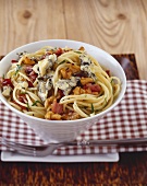 Spaghetti with Gorgonzola, bacon and walnuts