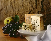 Blue cheese with fruit