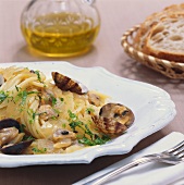Spaghetti with clams and fennel