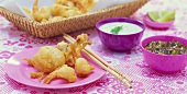 Tempura mit Fisch & Meeresfrüchten dazu zwei Saucen