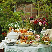 Sommerliches Buffet im Garten