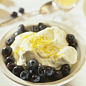 Blueberries with lemon and grappa cream