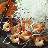 Deep-fried glass noodles with shrimps and spicy sauce