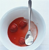 Strawberry soup with vanilla cream