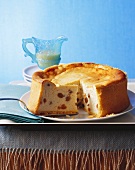 Cheesecake with raisins