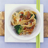Rice noodles with broccoli and strips of pork