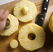 Making pineapple rings