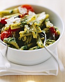 Pasta with cocktail tomatoes and lettuce pesto